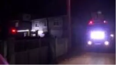İtfaiye ekipleri yanan evden yavru kediyi kurtardı