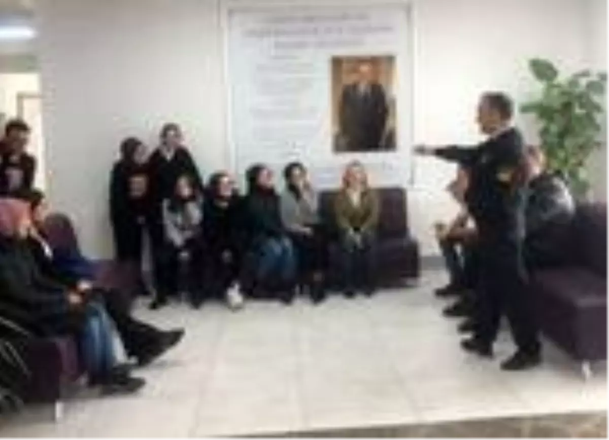 Jandarmadan öğrencilere tanıtım
