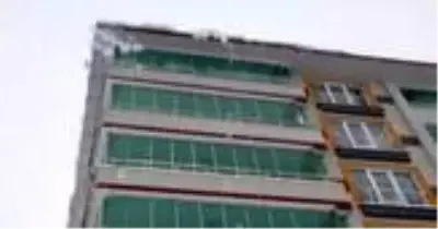 Kar kütlelerinin altında kalmaktan son anda kurtuldular Kar kütlelerinin altında kalmaktan son anda kurtuldular