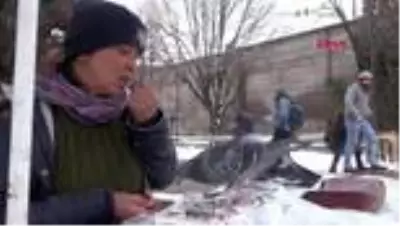 Kayseri 34 yıldır hem şans dağıtıyor hem de kuşları besliyor