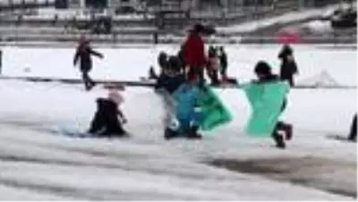 Kayseri'de parkta kayak keyfi