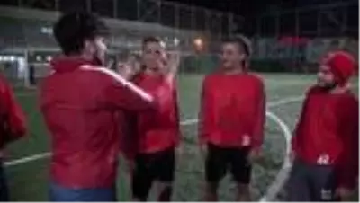 Kocaeli ikiz futbolcu kardeşler, hakemi de şaşırtıyor