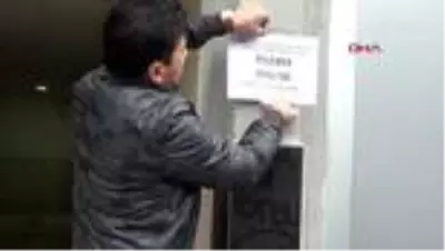 Otelini evsizlere açtı