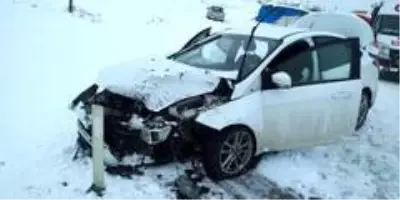 Otomobil ile kamyonet çarpıştı: 5 yaralı
