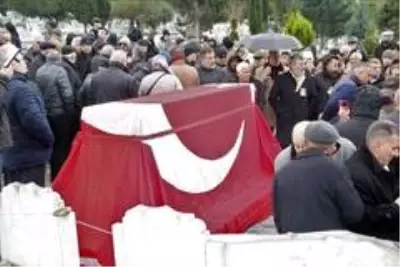 Ozan Arif mezarı başında anıldı