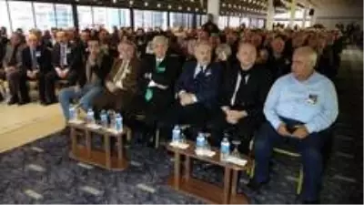Ozan Arif mezarı başında anıldı