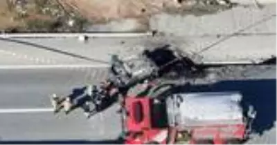 Şile yolunda otomobil, seyir halindeki iş makinesine arkadan çarptı! 1 ölü, 2 yaralı
