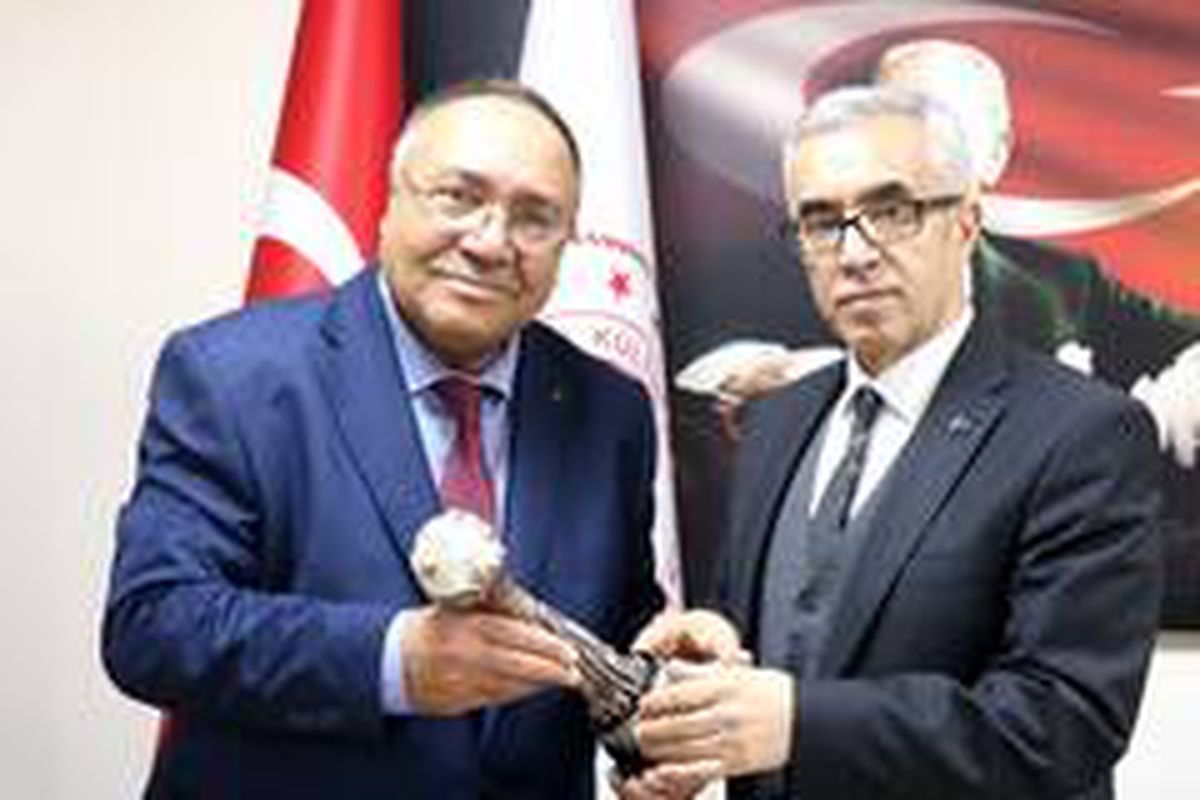 Soba borularıyla davul çalmayı öğrendi, 'Yaşayan İnsan Hazineleri' ödülüne layık görüldü