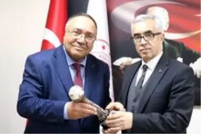 Soba borularıyla davul çalmayı öğrendi, 'Yaşayan İnsan Hazineleri' ödülüne layık görüldü Soba borularıyla davul çalmayı öğrendi, 'Yaşayan İnsan Hazineleri' ödülüne layık görüldü