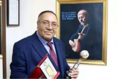 Soba borularıyla davul çalmayı öğrendi, 'Yaşayan İnsan Hazineleri' ödülüne layık görüldü Soba borularıyla davul çalmayı öğrendi, 'Yaşayan İnsan Hazineleri' ödülüne layık görüldü