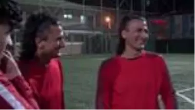 Spor ikiz futbolcu kardeşler, hakemi de şaşırtıyor