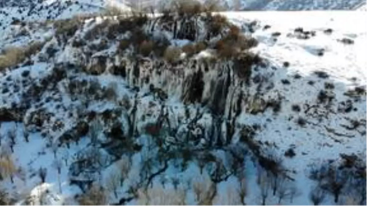 Tamamen donan Girlevik Şelalesi manzarasıyla büyülüyor