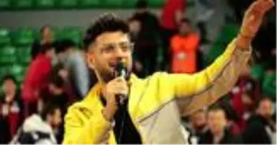 Uludağ'da kavga sonrası gözaltına alınan Reynmen, isyan etti: Bize psikolojik şiddet uyguluyorlar Uludağ'da kavga sonrası gözaltına alınan Reynmen, isyan etti: Bize psikolojik şiddet uyguluyorlar