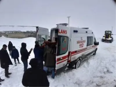 Van'da kar nedeniyle mahsur kalan vatandaşlar hastaneye ulaştırıldı