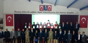 10 bin lirayı TSK'ya bağışlayan lise öğrencileri madalya ve beratla ödüllendirildi