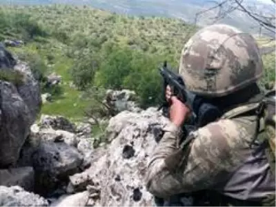 2 genç kızı dağa kaçırmak isteyen teröristler yakalandı