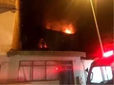 3 katlı geri dönüşüm fabrikasında büyük yangın 3 katlı geri dönüşüm fabrikasında büyük yangın