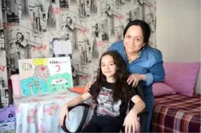 Ailesinin desteğiyle kanseri iki kez yenen Ece hayata tutundu Ailesinin desteğiyle kanseri iki kez yenen Ece hayata tutundu