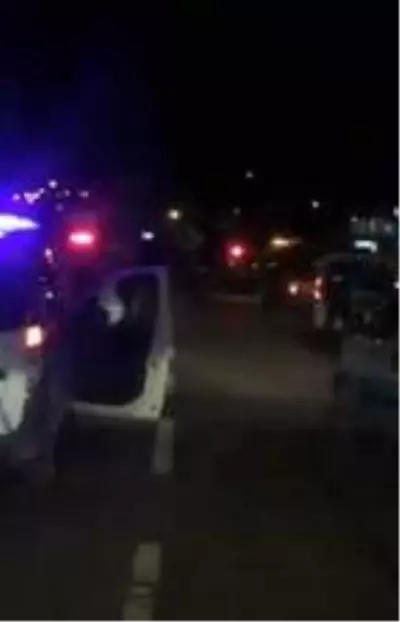 Aracının arızalanmasına sinirlendi, rastgele ateş açıp polisi yaraladı