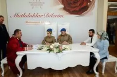 Askeri üniformayı giydiler, mutluluğa 'evet' dediler Askeri üniformayı giydiler, mutluluğa 'evet' dediler