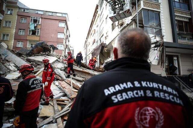 Bahçelievler Belediye Başkanı: Binanın çökme nedeni kolon demirlerinin satılmak üzere alınması
