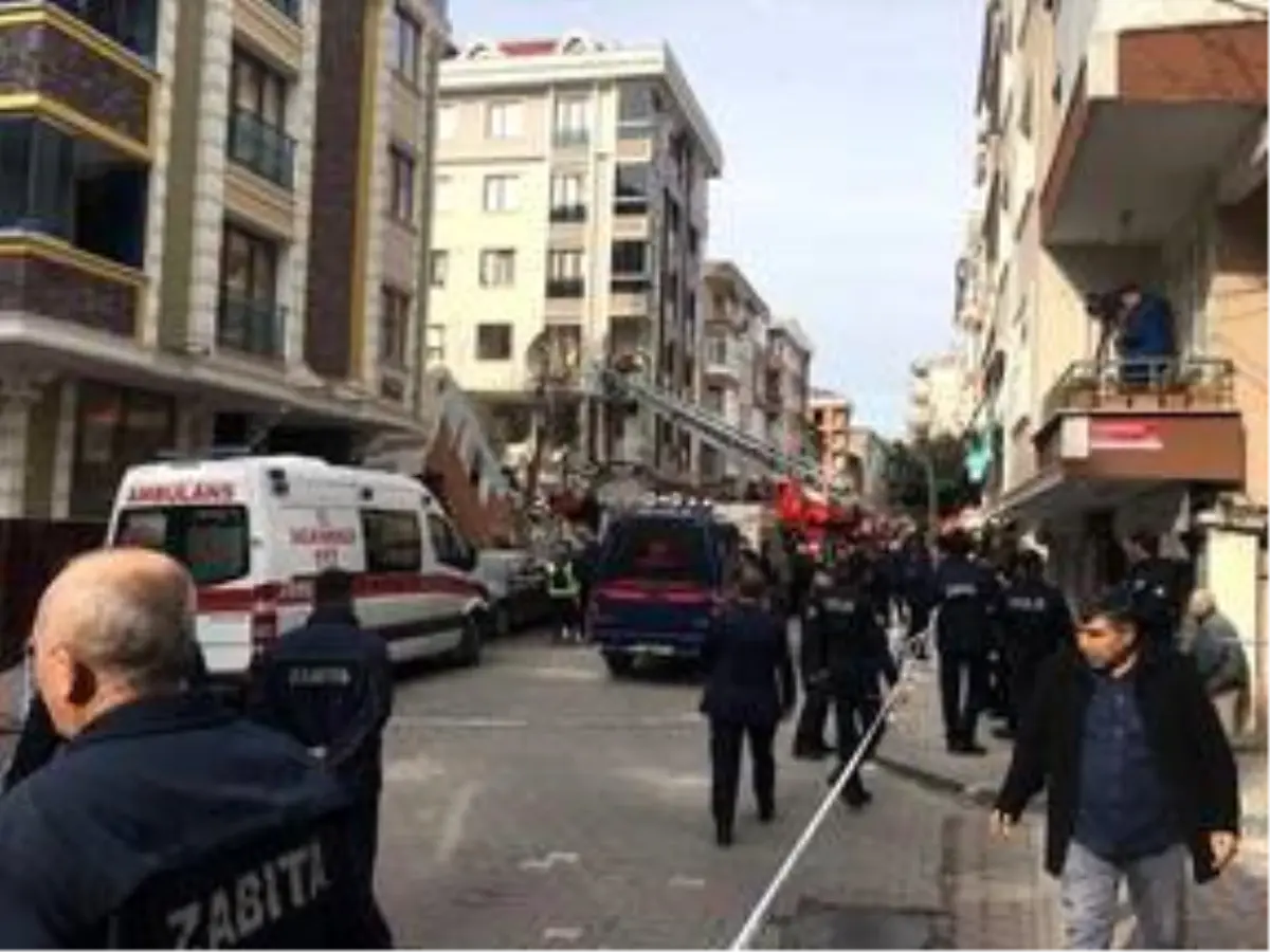 Bahçelievler'de boş bina çöktü