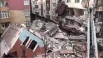 Bahçelievler'de boş bina çöktü (4)
