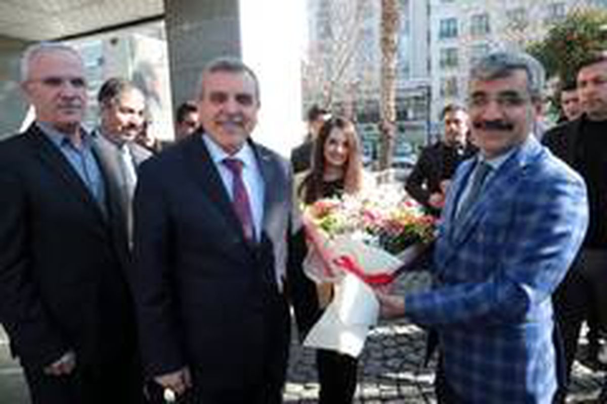 Bakan Yardımcısı Bağlı'dan belediyeye ziyaret