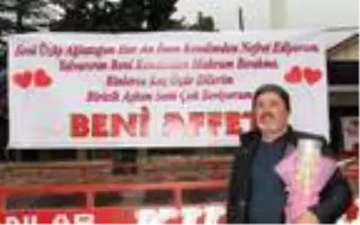 Eşiyle barışmak için Sevgililer Günü'nde için pankart açan adam, şikayet edilince soluğu karakolda aldı