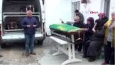 Bergama'daki 4 kişinin öldüğü kazada, bir otomobil sürücüsü tutuklandı Bergama'daki 4 kişinin öldüğü kazada, bir otomobil sürücüsü tutuklandı