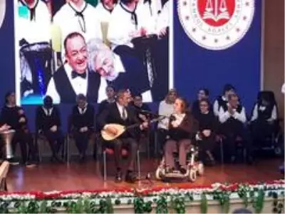 'Bir İyilik Senfonisi' birbirinden güzel türküleri adliyede seslendirdi 'Bir İyilik Senfonisi' birbirinden güzel türküleri adliyede seslendirdi