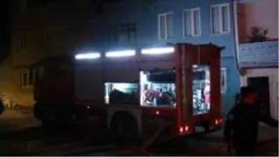 Bursa'da 3 katlı geri dönüşüm fabrikasında büyük yangın Bursa'da 3 katlı geri dönüşüm fabrikasında büyük yangın