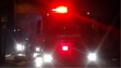 Bursa'da 3 katlı geri dönüşüm fabrikasında büyük yangın Bursa'da 3 katlı geri dönüşüm fabrikasında büyük yangın