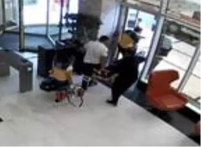 21 yaşındaki genç, çok çalıştığı için arkadaşları tarafından dövülerek öldürüldü 21 yaşındaki genç, çok çalıştığı için arkadaşları tarafından dövülerek öldürüldü