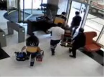 21 yaşındaki genç, çok çalıştığı için arkadaşları tarafından dövülerek öldürüldü 21 yaşındaki genç, çok çalıştığı için arkadaşları tarafından dövülerek öldürüldü