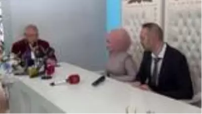 Evlenmek için Sevgililer Günü'nü seçtiler