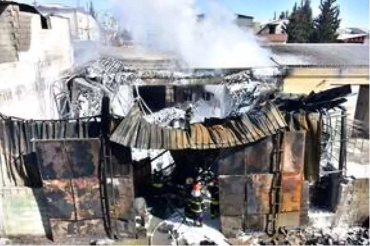 Gaziantep'te boya ve tiner atölyesinde yangın
