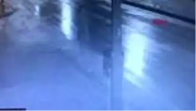 İş yerine tüfekle ateş açtı