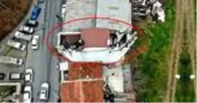 İstanbul'da görenleri şaşkına uğratan bina! Gören telefonuna sarılıyor