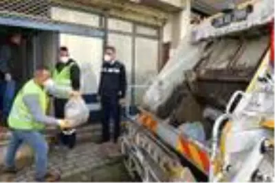 Ekiplerin baskın yaptıkları depoda kilolarca sakatat ve pişirilmiş kelle ele geçirdi Ekiplerin baskın yaptıkları depoda kilolarca sakatat ve pişirilmiş kelle ele geçirdi