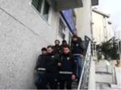 Kartal'da uyuşturucu serasına dönüştürülen eve operasyon kamerada Kartal'da uyuşturucu serasına dönüştürülen eve operasyon kamerada