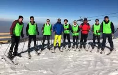 Kartepe'de ücretsiz kayak kursu başladı Kartepe'de ücretsiz kayak kursu başladı