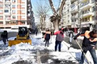 Malatya'da karla mücadele çalışması