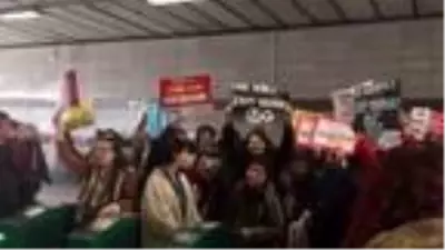 Mecidiyeköy'de öğrencilerden ulaşım zammı protestosu