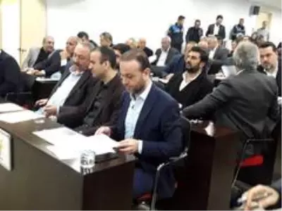 Adana'da cuma çıkışı dağıtılan Cumhuriyet gazetesi Belediye Meclisi'nde tartışıldı Adana'da cuma çıkışı dağıtılan Cumhuriyet gazetesi Belediye Meclisi'nde tartışıldı