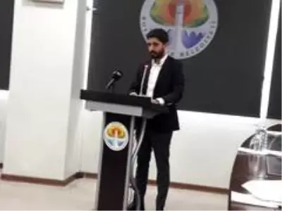 Adana'da cuma çıkışı dağıtılan Cumhuriyet gazetesi Belediye Meclisi'nde tartışıldı Adana'da cuma çıkışı dağıtılan Cumhuriyet gazetesi Belediye Meclisi'nde tartışıldı