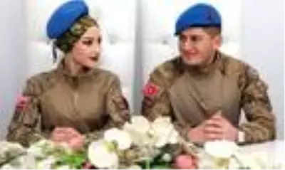 Nikahta Türk bayrağını öperek, 'evet' dediler Nikahta Türk bayrağını öperek, 'evet' dediler