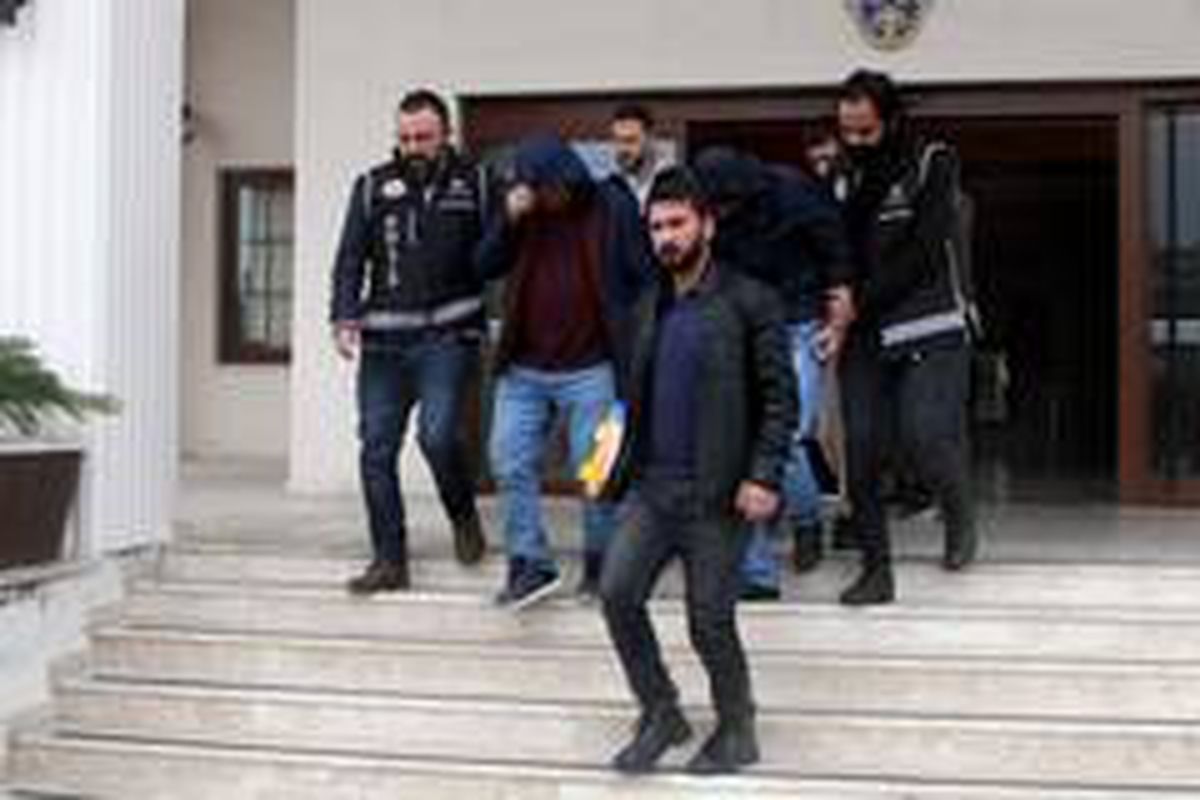 Aydın'daki fuhuş operasyonunda, şüphelilerden birisinin polis memuru olduğu ortaya çıktı