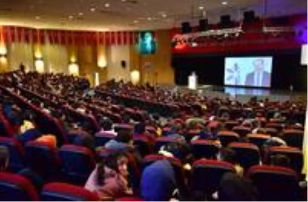 Rektör Çakmak, liselilere başarı ve kariyer dersi verdi