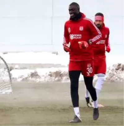 Rıza Çalımbay: Mert Hakan'ı Trabzonspor maçında riske etmeyebiliriz Rıza Çalımbay: Mert Hakan'ı Trabzonspor maçında riske etmeyebiliriz